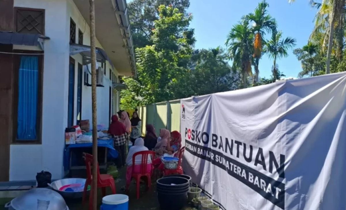 Posko Bantuan PSI Berbasis Rumah Kader Jadi Tempat Pengungsian Korban Banjir Bandang di Padang