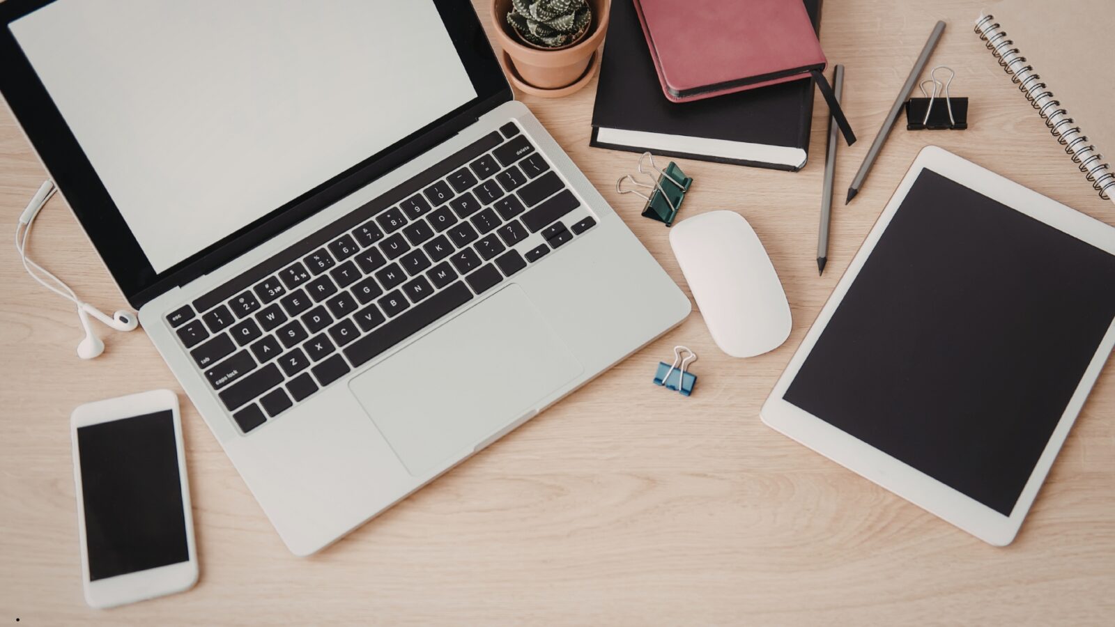 Alat Komunikasi Modern: Jenis, Fungsi, dan Dampaknya dalam Kehidupan Sehari-hari