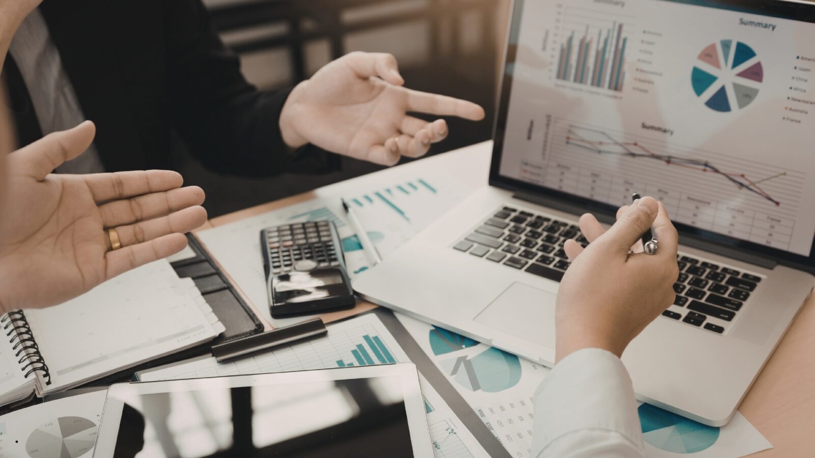 Apa Peran Utama Uang dan Lembaga Keuangan dalam Sistem Perekonomian Masyarakat?