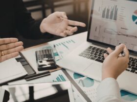 Apa Peran Utama Uang dan Lembaga Keuangan dalam Sistem Perekonomian Masyarakat?