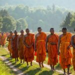 Mengenal Biksu Thudong beserta Tradisi Perjalanan Spiritual Mereka